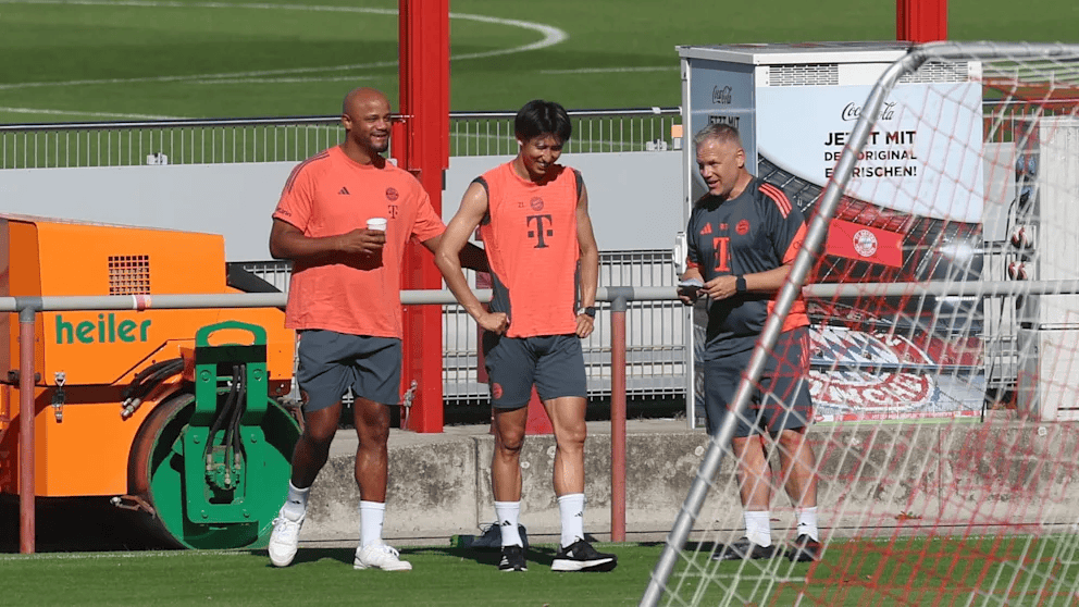 位球员交谈, 咖啡