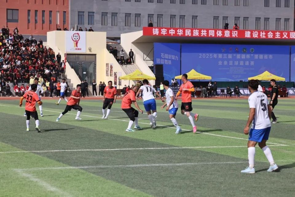 近距离看到, 随着主场地, 我们不仅为